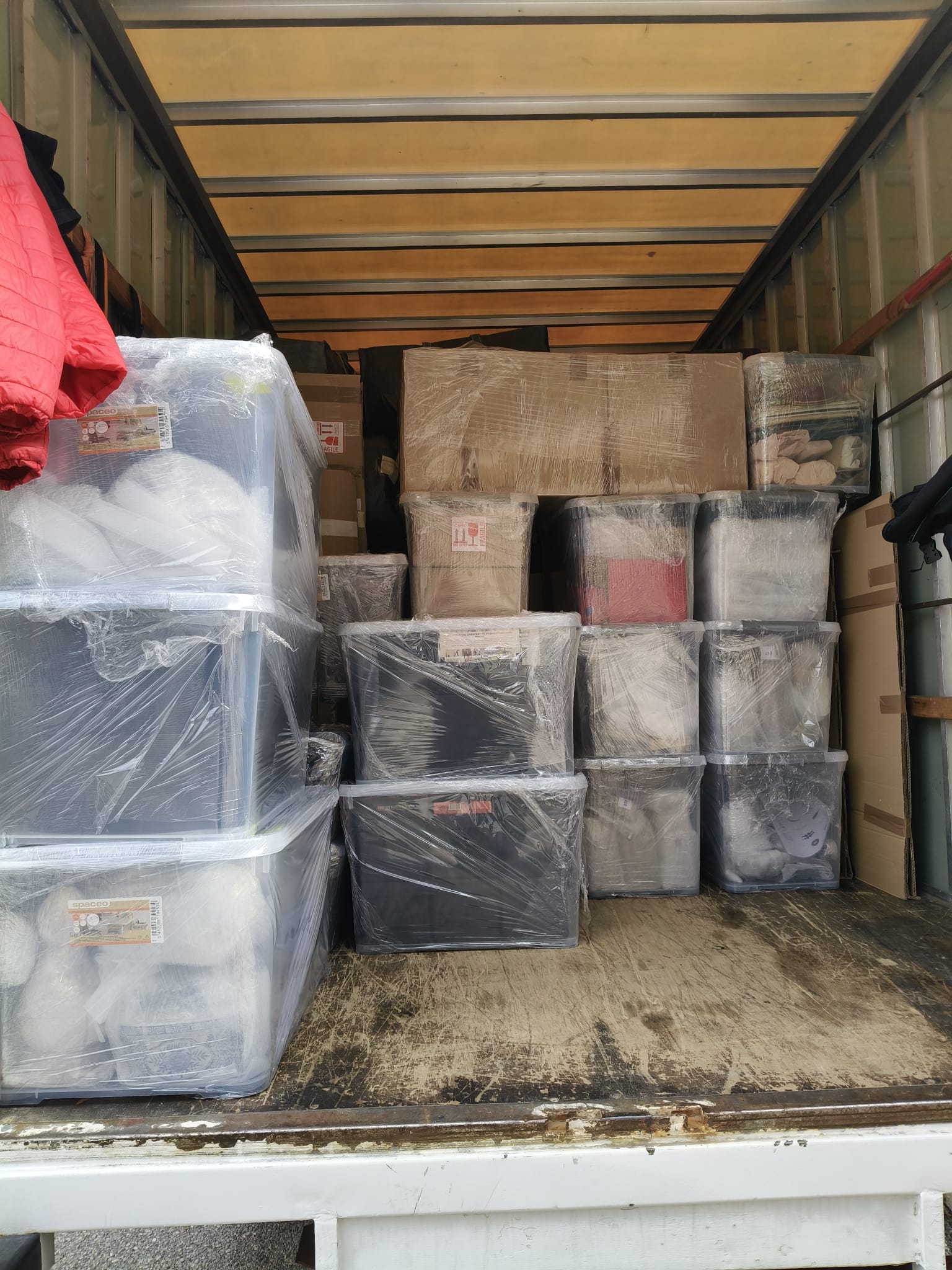 Baúles almacenados en guardamuebles