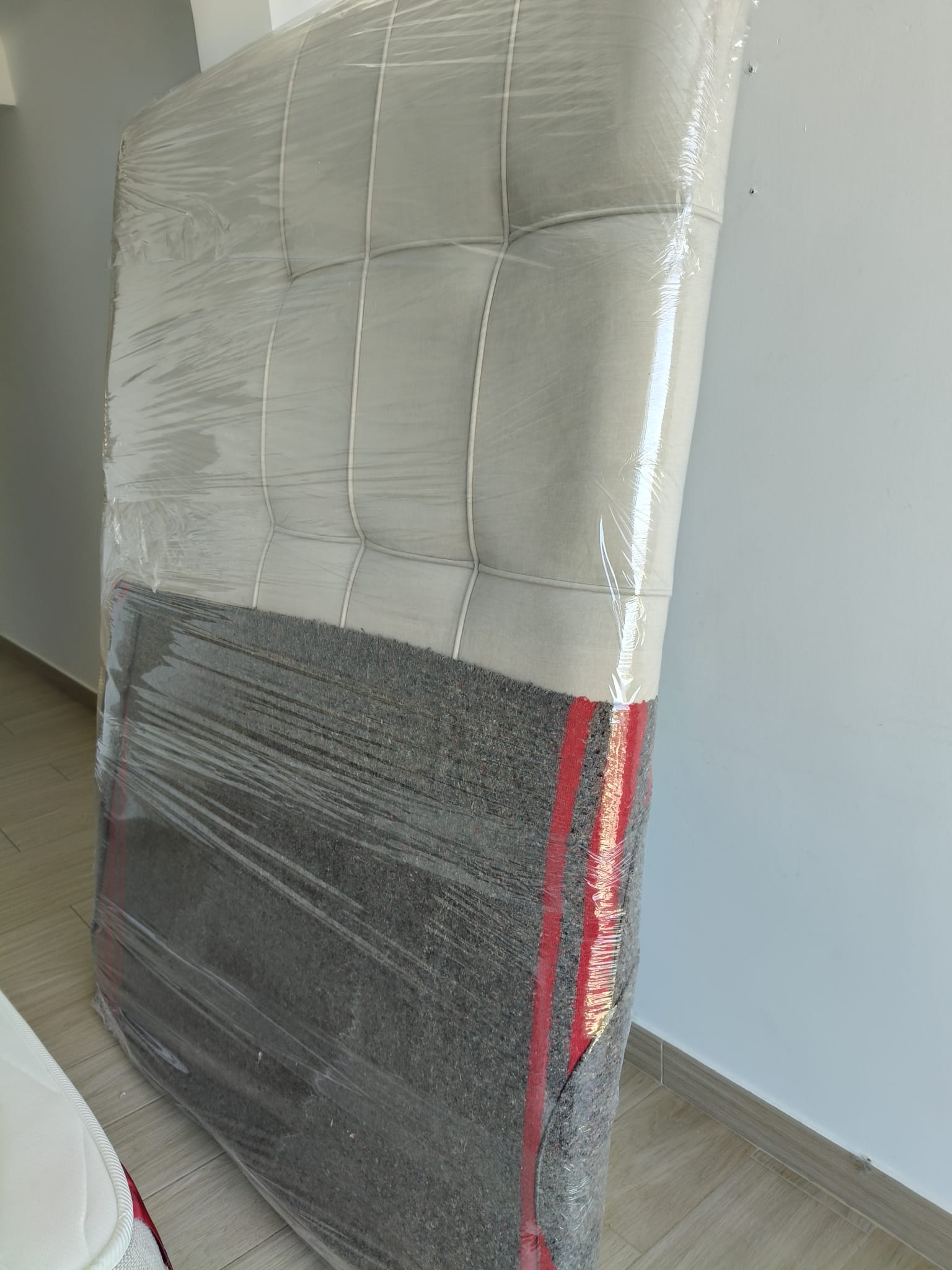 Cabecero de cama embalado