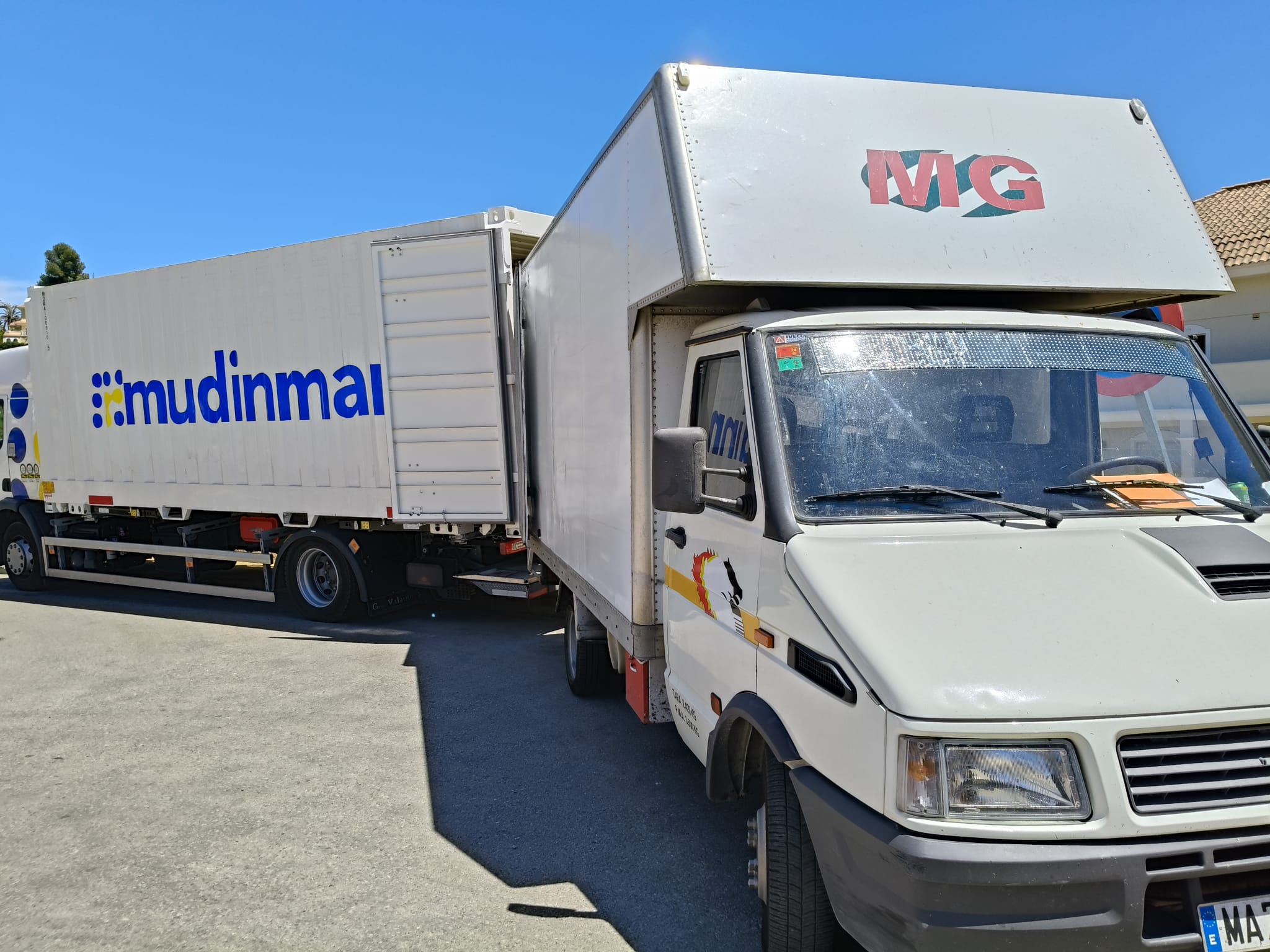 Flota de camiones de mudanza C.Simon