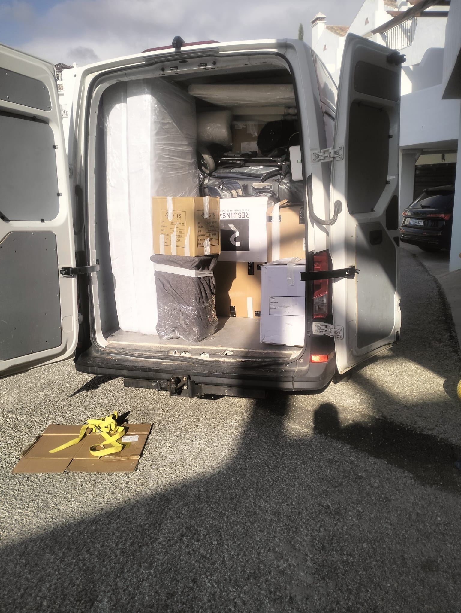 Furgoneta lista para punto limpio